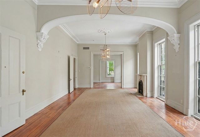 10 W Liberty Street, Savannah, GA 31401