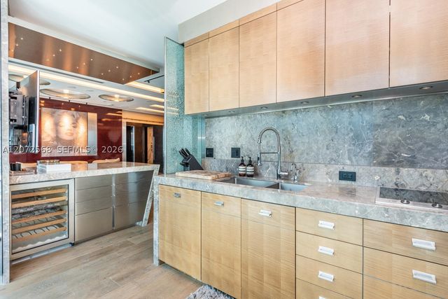 50 S Pointe Dr 905, Miami Beach, FL 33139