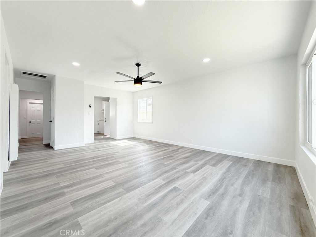718 E 103rd Place, Los Angeles, CA 90002 — photo 4