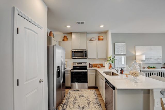 2262 Harlequin Point, Lebanon, TN 37090