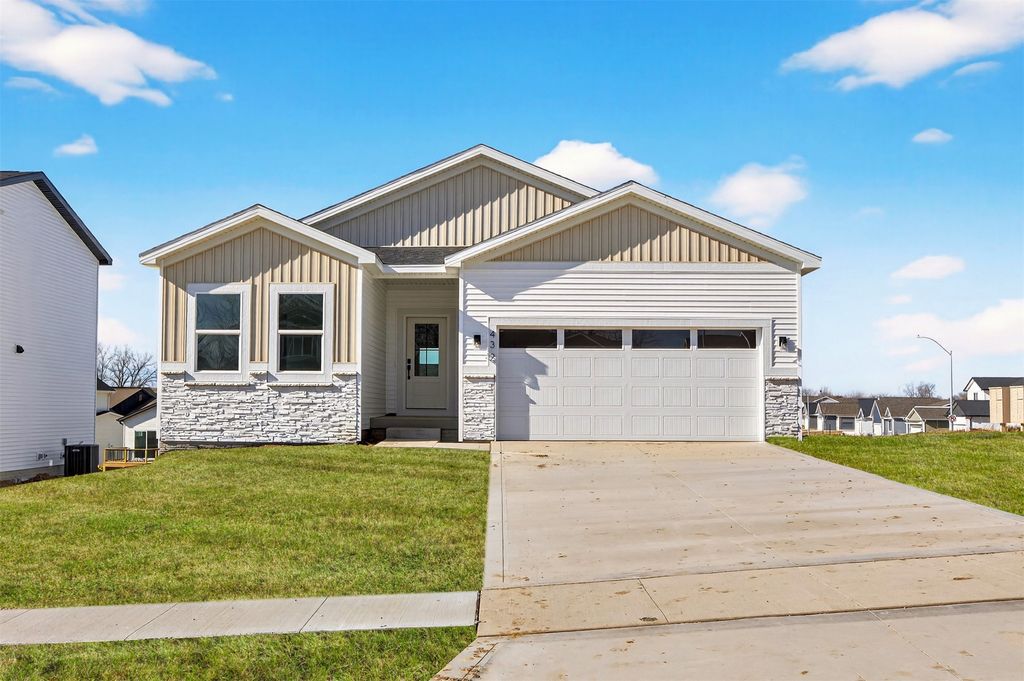 432 Napoli Avenue, West Des Moines, IA 50266