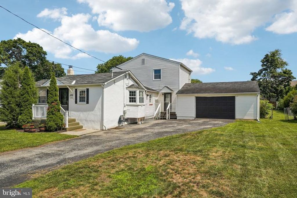 108 N MIDLAND AVE, Norristown, PA 19403
