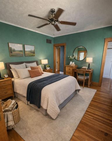 452 S 8th St, Salina, KS 67401