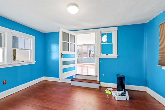 452 S 8th St, Salina, KS 67401