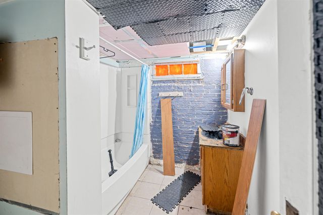 452 S 8th St, Salina, KS 67401