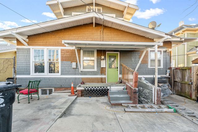 452 S 8th St, Salina, KS 67401