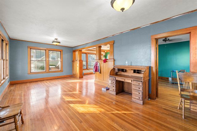 452 S 8th St, Salina, KS 67401