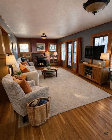 452 S 8th St, Salina, KS 67401