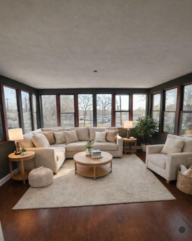 452 S 8th St, Salina, KS 67401