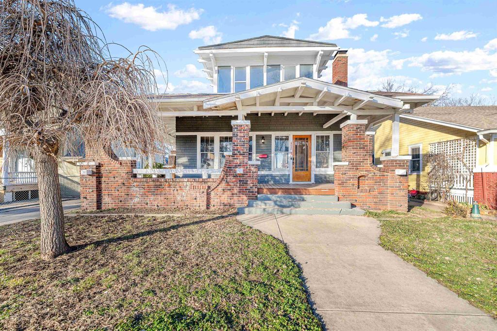 452 S 8th St, Salina, KS 67401