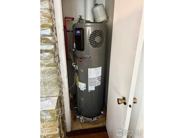 2 Durian Ct 2, Longmont, CO 80503