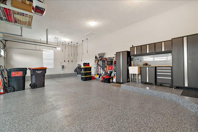 5734 Stonebridge Drive, Georgetown Twp, MI 49418