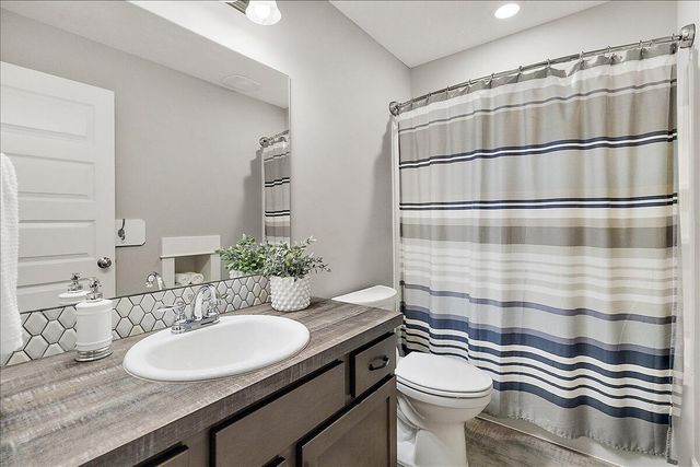 5734 Stonebridge Drive, Georgetown Twp, MI 49418