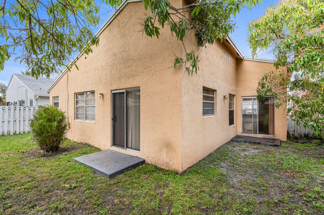 14681 N Beckley Square, Davie, FL 33325