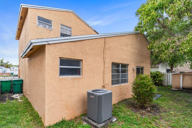 14681 N Beckley Square, Davie, FL 33325