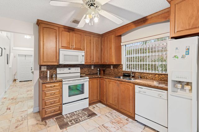 14681 N Beckley Square, Davie, FL 33325