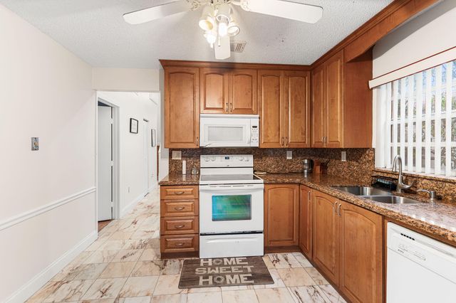 14681 N Beckley Square, Davie, FL 33325