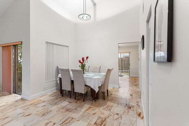 14681 N Beckley Square, Davie, FL 33325