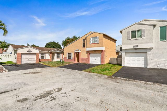 14681 N Beckley Square, Davie, FL 33325