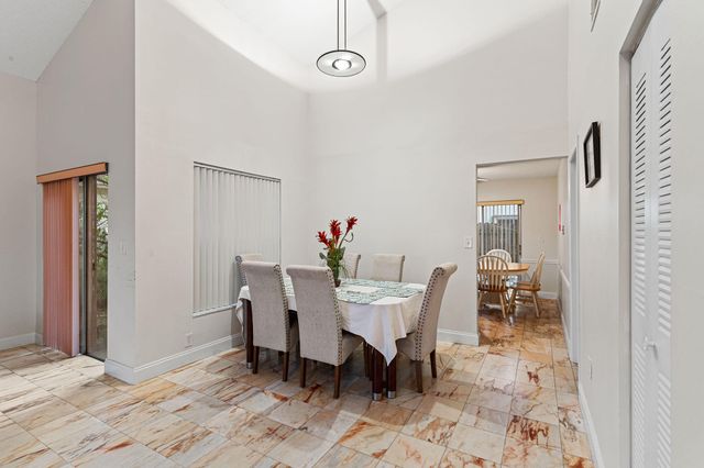 14681 N Beckley Square, Davie, FL 33325