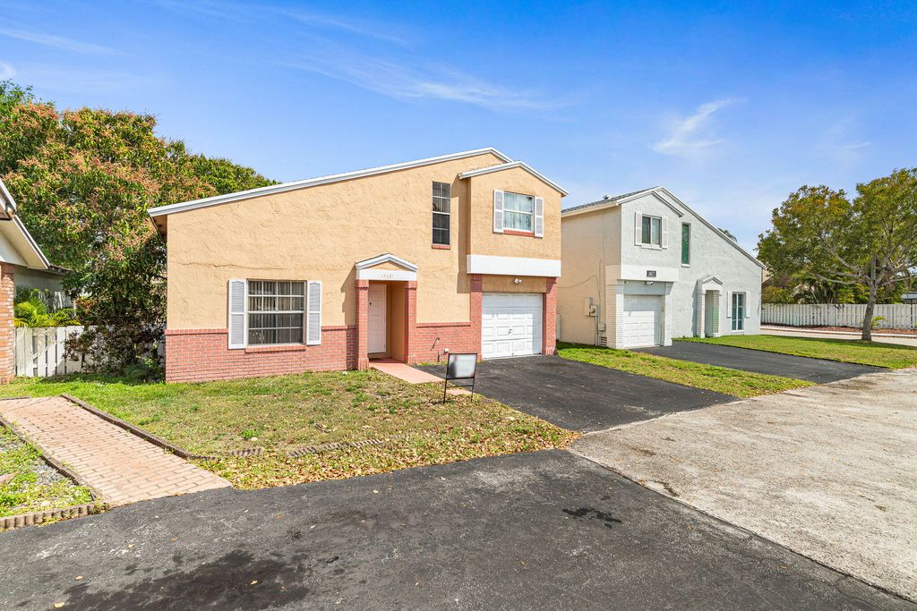 14681 N Beckley Square, Davie, FL 33325