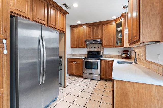8954 Sawyer Brown Rd, Nashville, TN 37221