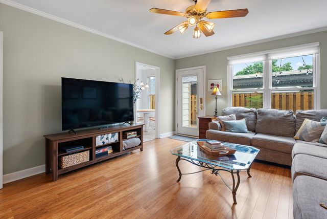 8954 Sawyer Brown Rd, Nashville, TN 37221