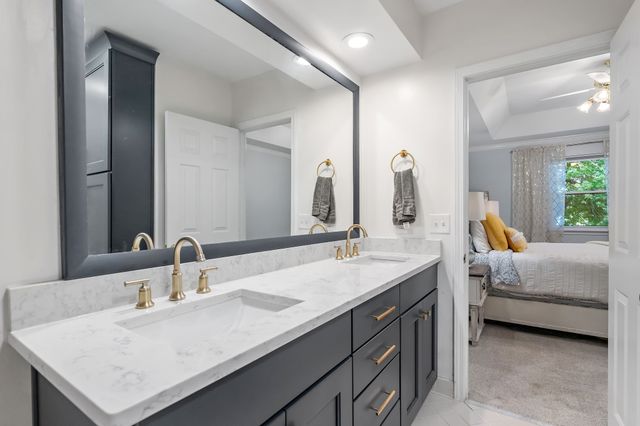 8954 Sawyer Brown Rd, Nashville, TN 37221