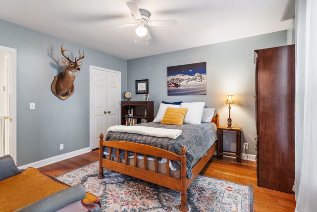 8954 Sawyer Brown Rd, Nashville, TN 37221
