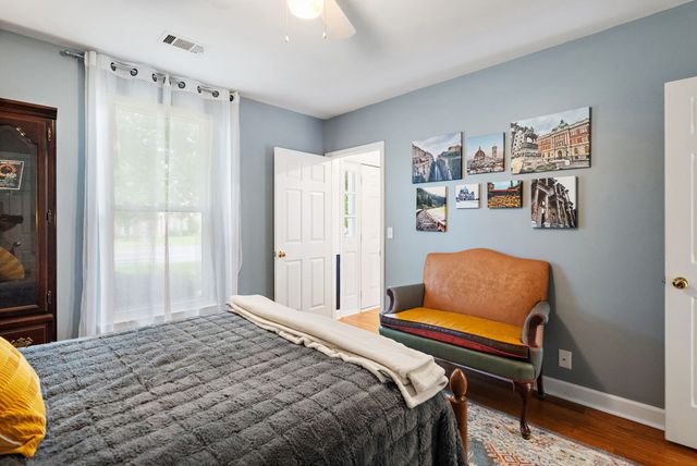 8954 Sawyer Brown Rd, Nashville, TN 37221