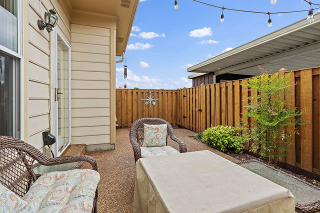 8954 Sawyer Brown Rd, Nashville, TN 37221