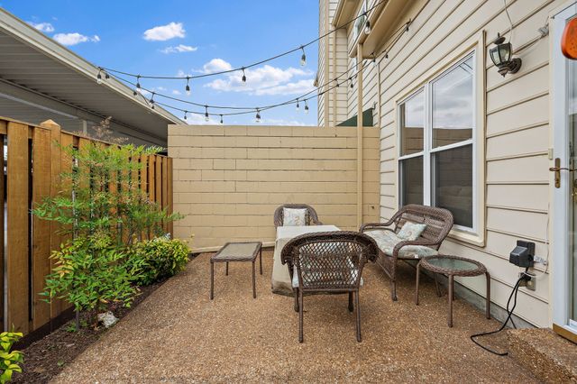 8954 Sawyer Brown Rd, Nashville, TN 37221