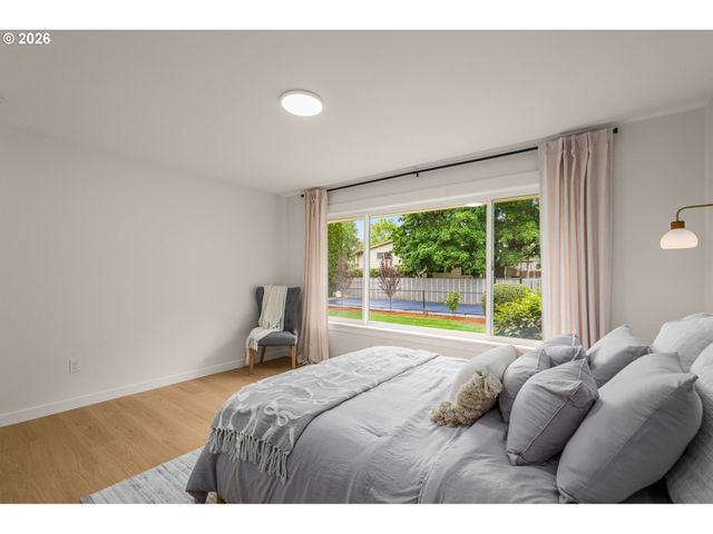 570 Nw BIRDSDALE Ave Nw, Gresham, OR 97030