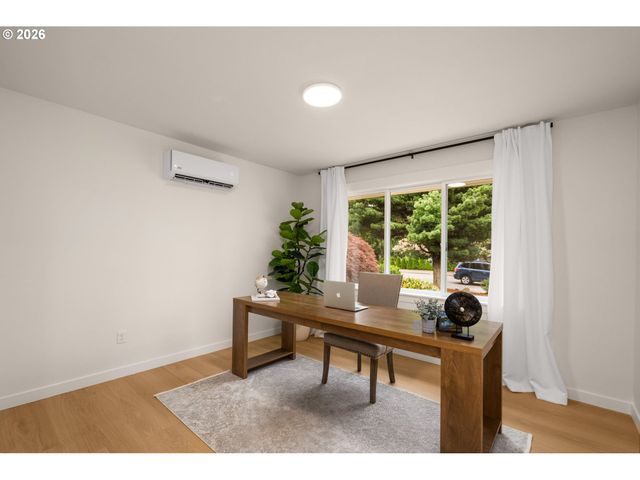 570 Nw BIRDSDALE Ave Nw, Gresham, OR 97030