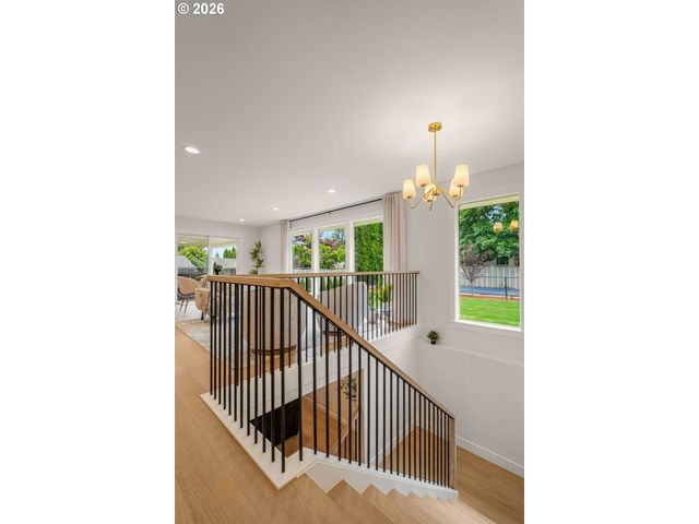 570 Nw BIRDSDALE Ave Nw, Gresham, OR 97030
