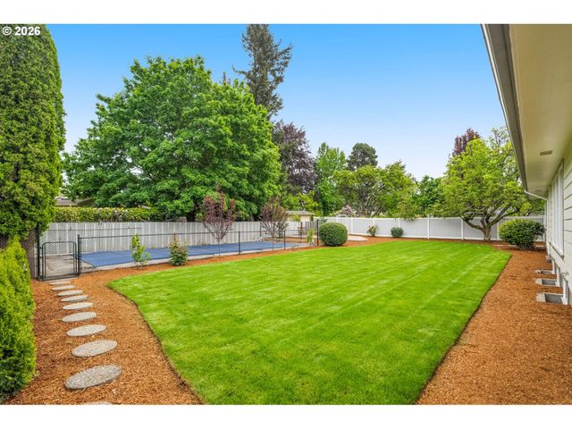 570 Nw BIRDSDALE Ave Nw, Gresham, OR 97030