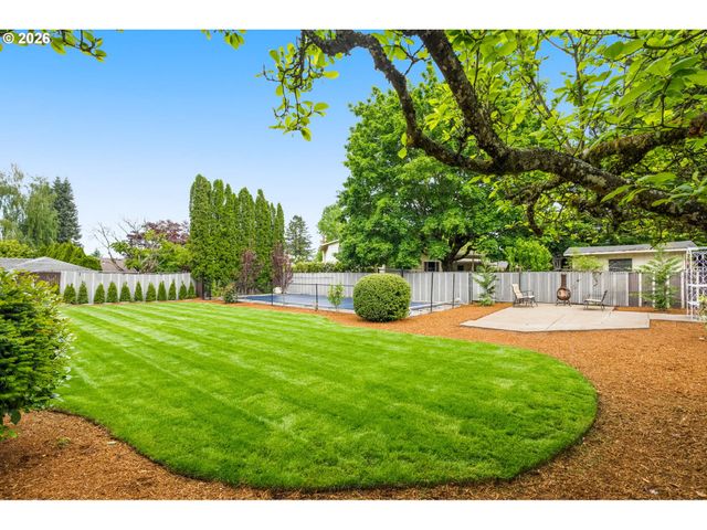 570 Nw BIRDSDALE Ave Nw, Gresham, OR 97030