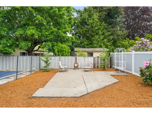 570 Nw BIRDSDALE Ave Nw, Gresham, OR 97030