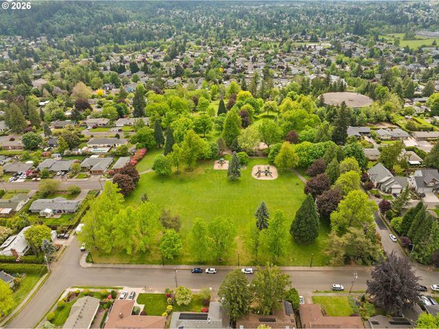 570 Nw BIRDSDALE Ave Nw, Gresham, OR 97030