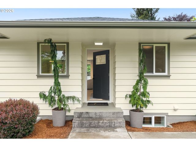 570 Nw BIRDSDALE Ave Nw, Gresham, OR 97030