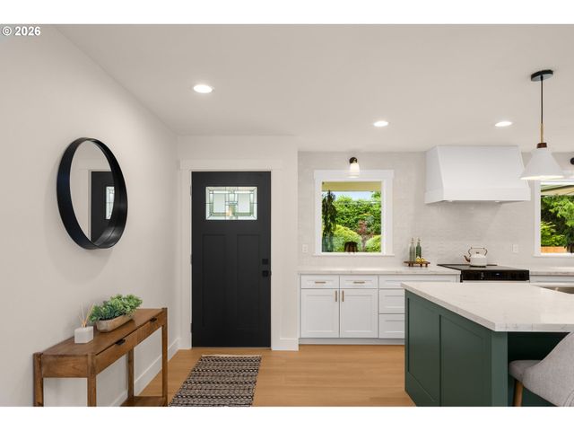 570 Nw BIRDSDALE Ave Nw, Gresham, OR 97030