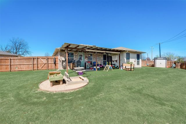 301 Oxford Street, Burleson, TX 76028
