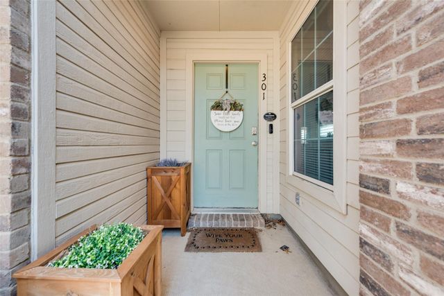 301 Oxford Street, Burleson, TX 76028