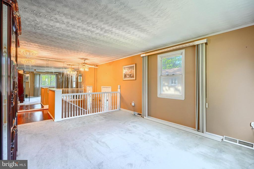 Image 8 of property listing at 212-A EVANS ST, Glen Burnie, MD 21060