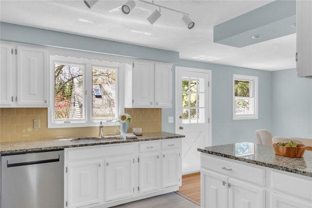 6 Acre Avenue, Barrington, RI 02806
