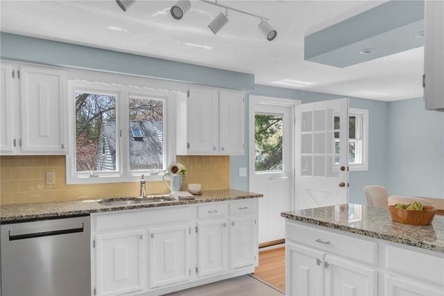 6 Acre Avenue, Barrington, RI 02806