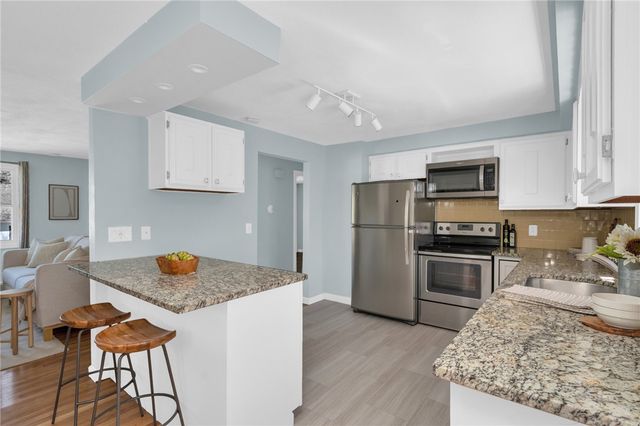 6 Acre Avenue, Barrington, RI 02806