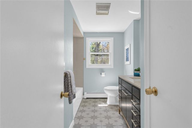 6 Acre Avenue, Barrington, RI 02806