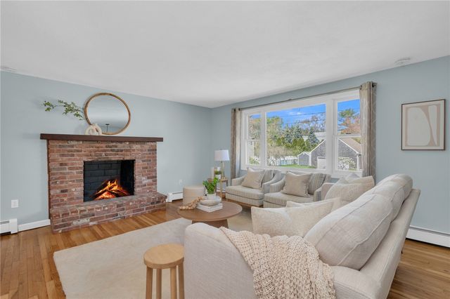6 Acre Avenue, Barrington, RI 02806