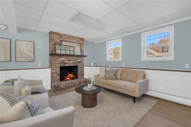 6 Acre Avenue, Barrington, RI 02806